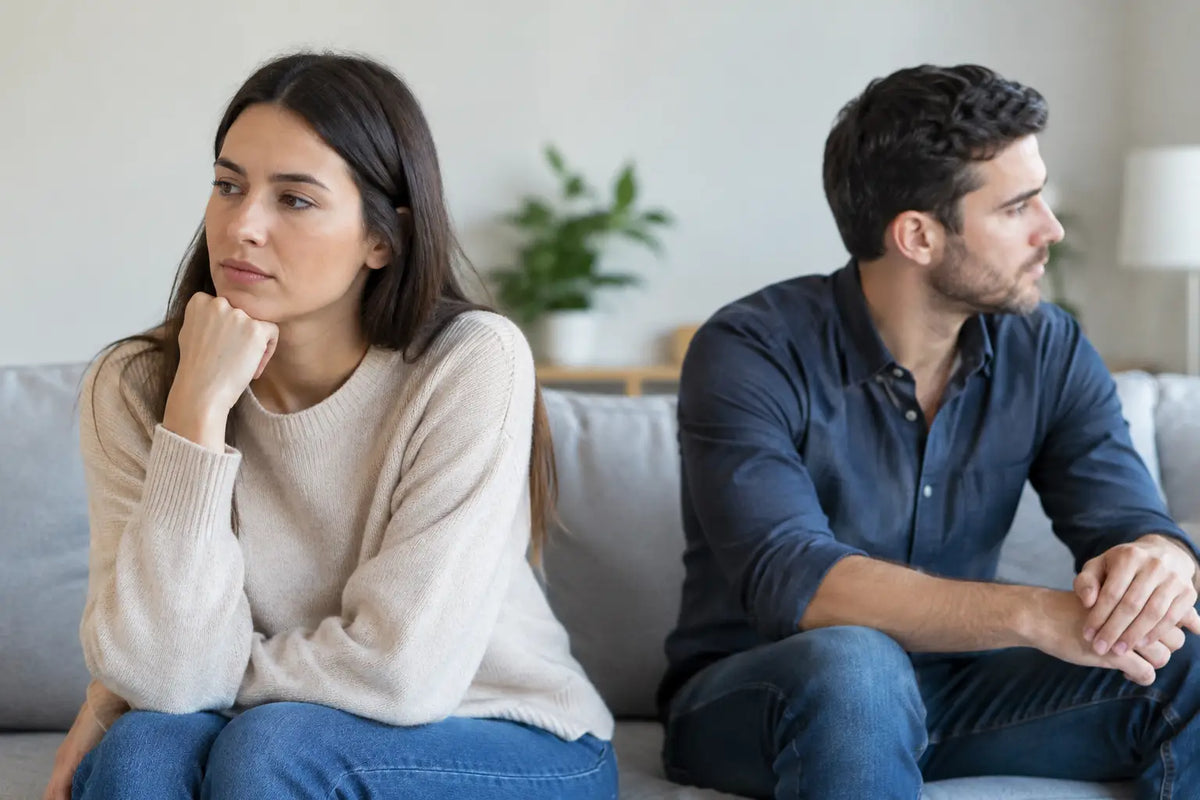 Distancia emocional versus desinterés: cómo verlo